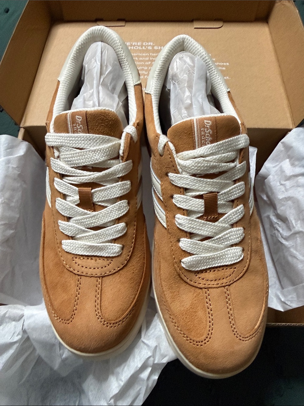 NEW ✨Dr. Scholl's Womens Tan Suede Lace-Up Sneakers with White Accents